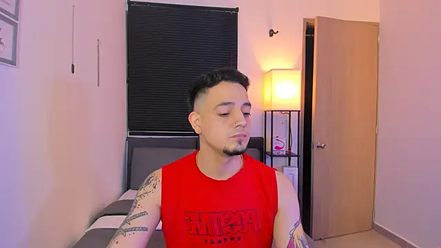 Snapshot of alejandro_calderon1 chatting on April 25, 3:31 am alejandro calderon1 online show from April 25, 3:31 am