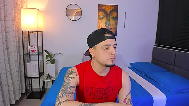 Snapshot of alejandro_calderon1 chatting on May 13, 1:47 am alejandro calderon1 online show from May 13, 1:47 am