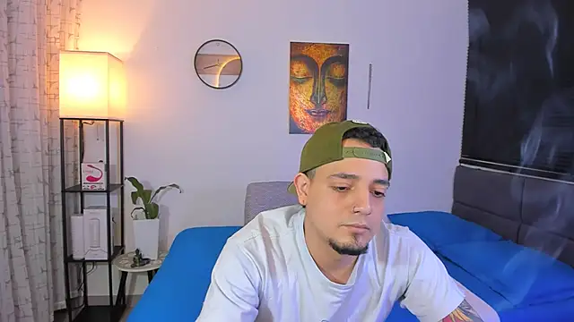 Snapshot of alejandro_calderon1 chatting on May 14, 2:18 am alejandro calderon1 online show from May 14, 2:18 am