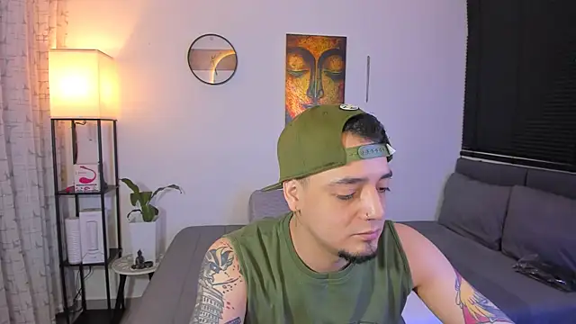 Snapshot of alejandro_calderon1 chatting on May 29, 4:32 am alejandro calderon1 online show from May 29, 4:32 am