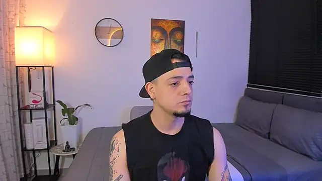 Snapshot of alejandro_calderon1 chatting on May 30, 3:58 am alejandro calderon1 online show from May 30, 3:58 am