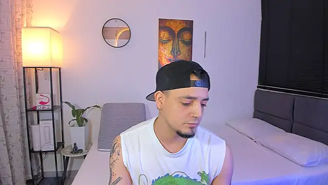 Snapshot of alejandro_calderon1 chatting on May 31, 4:31 am alejandro calderon1 online show from May 31, 4:31 am