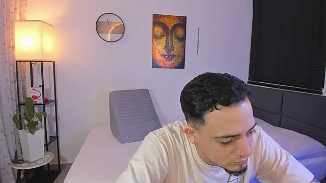 Snapshot of alejandro_calderon1 chatting on June 16, 4:04 am alejandro calderon1 online show from June 16, 4:04 am