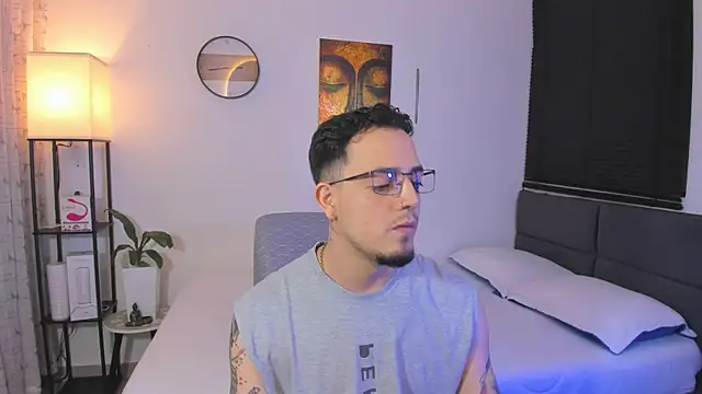 Snapshot of alejandro_calderon1 chatting on June 18, 3:18 am alejandro calderon1 online show from June 18, 3:18 am