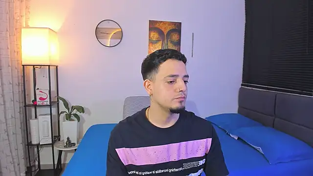 Snapshot of alejandro_calderon1 chatting on June 23, 3:15 am alejandro calderon1 online show from June 23, 3:15 am