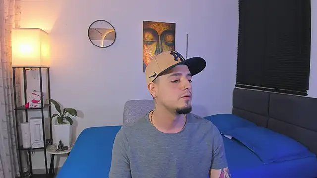 Snapshot of alejandro_calderon1 chatting on June 24, 2:10 am alejandro calderon1 online show from June 24, 2:10 am