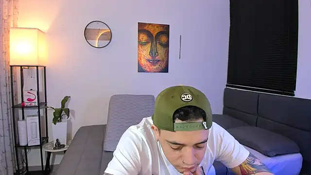 Snapshot of alejandro_calderon1 chatting on July 4, 5:46 am alejandro calderon1 online show from July 4, 5:46 am