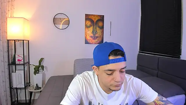 Snapshot of alejandro_calderon1 chatting on July 6, 6:54 pm alejandro calderon1 online show from July 6, 6:54 pm