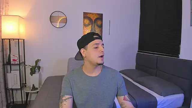 Snapshot of alejandro_calderon1 chatting on July 14, 5:01 am alejandro calderon1 online show from July 14, 5:01 am