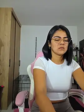 Snapshot of Hannah-grace chatting on June 5, 11:38 am Hannah-grace online show from June 5, 11:38 am