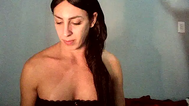 Snapshot of AlexiaDuucan chatting on November 4, 12:59 pm AlexiaDuucan online show from November 4, 12:59 pm