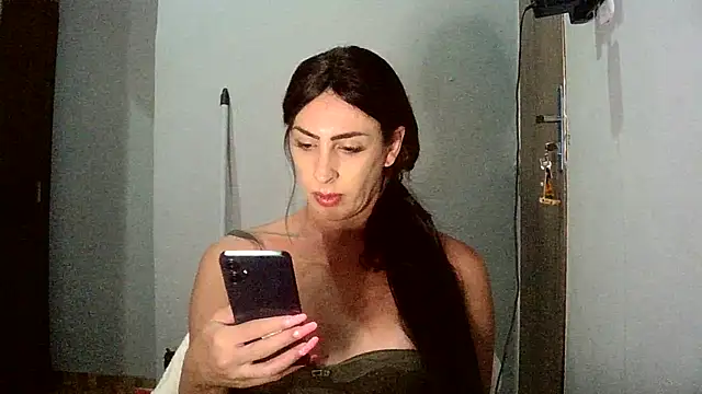 Snapshot of AlexiaDuucan chatting on November 9, 12:25 pm AlexiaDuucan online show from November 9, 12:25 pm