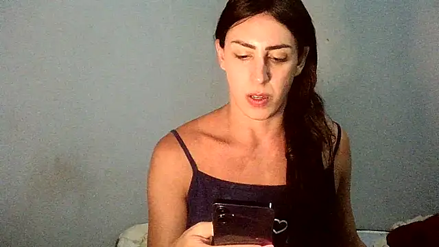 Snapshot of AlexiaDuucan chatting on November 21, 12:10 am AlexiaDuucan online show from November 21, 12:10 am