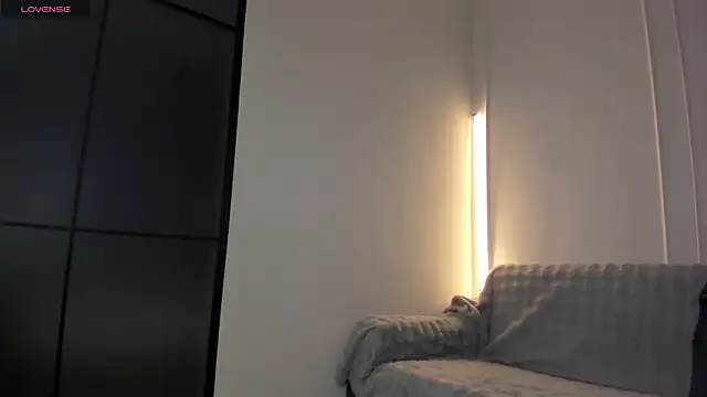 Lunaonekiss online show from June 12, 5:28 am