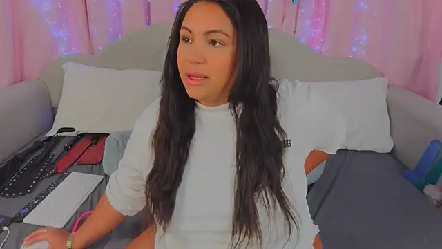 MeghanXO online show from February 17, 1:21 pm