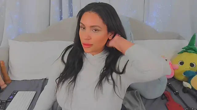 Snapshot of MeghanXO chatting on May 15, 1:45 am MeghanXO online show from May 15, 1:45 am