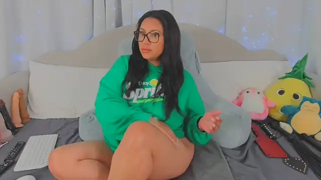 Snapshot of MeghanXO chatting on May 19, 2:12 pm MeghanXO online show from May 19, 2:12 pm