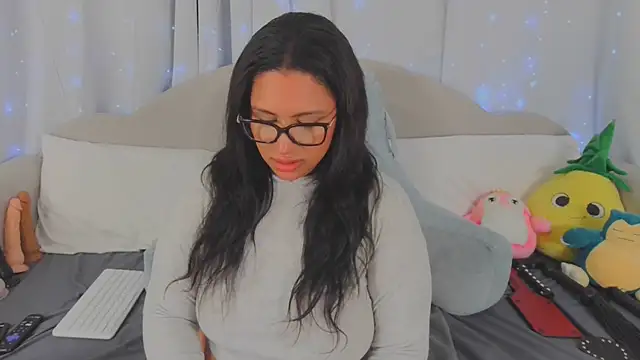 Snapshot of MeghanXO chatting on May 20, 2:18 am MeghanXO online show from May 20, 2:18 am