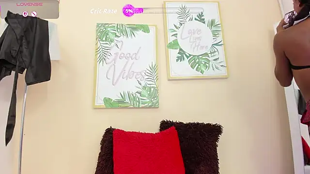 Snapshot of pameela_brown chatting on October 16, 10:33 pm pameela brown online show from October 16, 10:33 pm