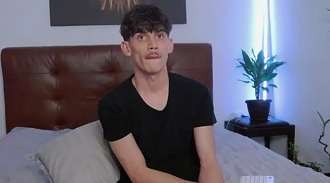 Snapshot of DanielCrush1 chatting on February 13, 3:14 pm DanielCrush1 online show from February 13, 3:14 pm