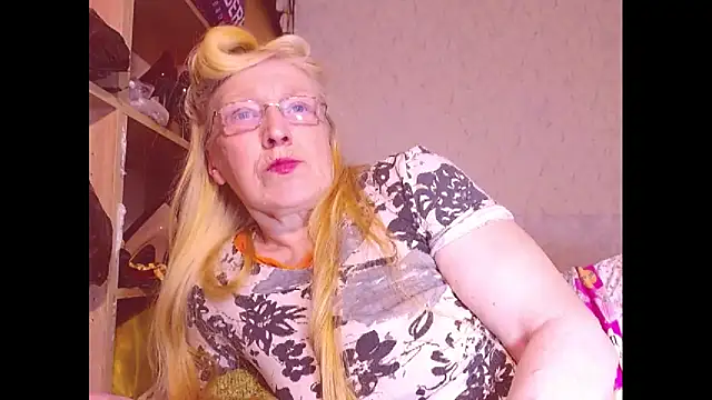 MadamBombShell online show from February 8, 7:59 pm