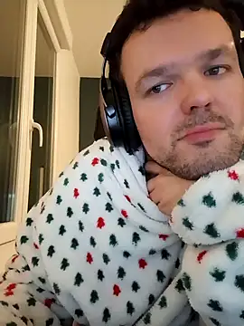 Snapshot of antoinepassion chatting on January 19, 6:21 pm antoinepassion online show from January 19, 6:21 pm