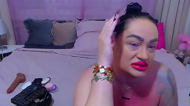 Snapshot of BustyVicky chatting on October 22, 9:14 pm BustyVicky online show from October 22, 9:14 pm