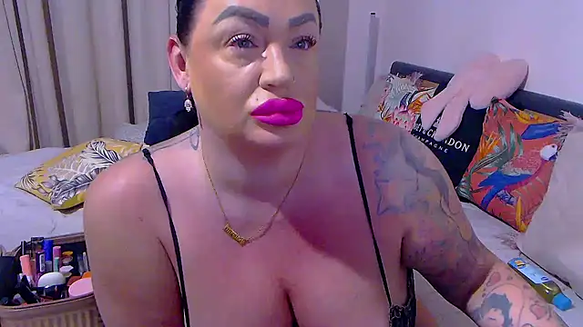 Snapshot of BustyVicky chatting on May 27, 9:23 pm BustyVicky online show from May 27, 9:23 pm