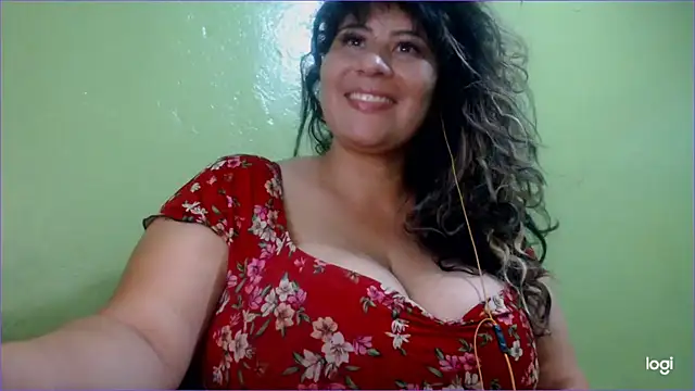 Snapshot of Kosem4 chatting on December 27, 1:32 am Kosem4 online show from December 27, 1:32 am