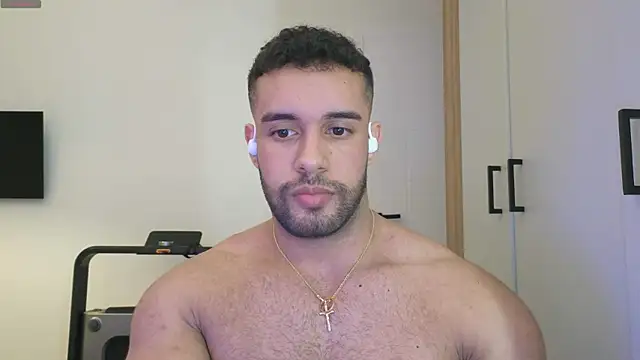 Snapshot of izaak_lover chatting on January 3, 11:55 pm izaak lover online show from January 3, 11:55 pm