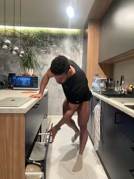 Snapshot of izaak_lover chatting on October 28, 12:47 am izaak lover online show from October 28, 12:47 am