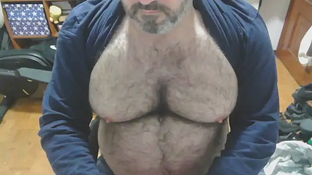 mikeyhotbear online show from December 18, 6:32 am