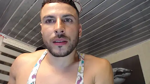 Snapshot of bayronfit chatting on June 1, 1:07 am bayronfit online show from June 1, 1:07 am