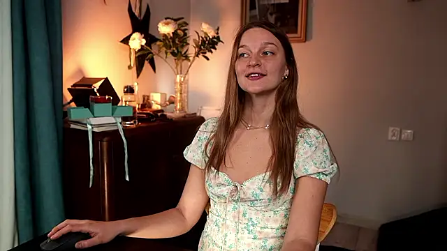 Snapshot of Special___ chatting on December 4, 7:01 pm Special    online show from December 4, 7:01 pm