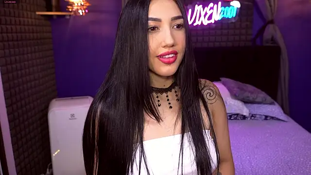 Snapshot of bull_vixen2001 chatting on June 18, 12:11 am bull vixen2001 online show from June 18, 12:11 am