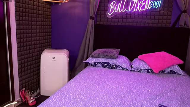 Snapshot of bull_vixen2001 chatting on July 16, 9:59 am bull vixen2001 online show from July 16, 9:59 am