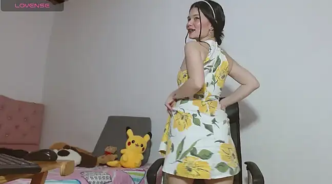 Snapshot of emily_littesweet chatting on March 4, 9:32 pm emily littesweet online show from March 4, 9:32 pm