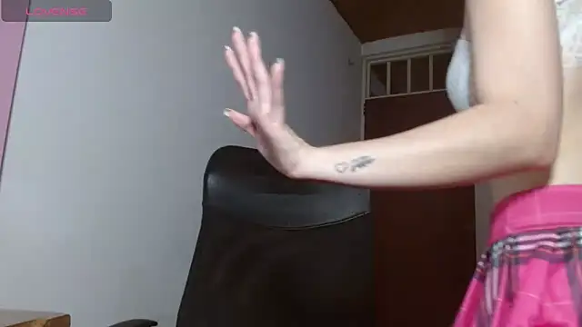 Snapshot of emily_littesweet chatting on October 17, 10:01 pm emily littesweet online show from October 17, 10:01 pm