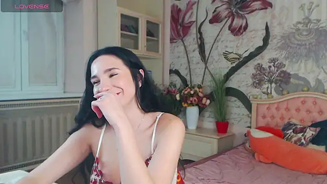 AliciaBow online show from December 17, 4:00 pm