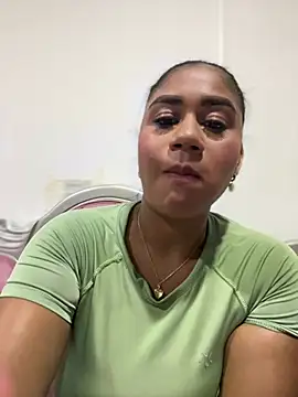 Snapshot of SSCARLETH_ chatting on June 2, 9:44 am SSCARLETH online show from June 2, 9:44 am