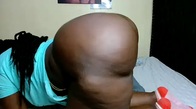 Toomuchbooty33 online show from December 4, 11:13 pm