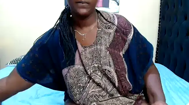 Toomuchbooty33 online show from February 12, 9:01 pm