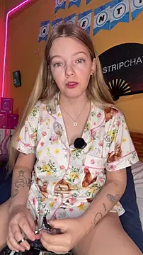 Snapshot of -veranito- chatting on June 14, 3:08 am -veranito- online show from June 14, 3:08 am