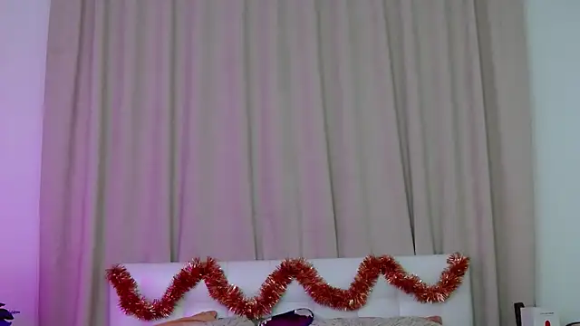 WildRedBerry online show from December 10, 10:06 am