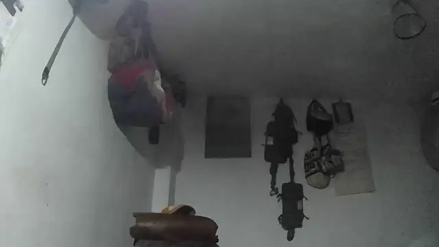 Snapshot of crazylatinguyy chatting on December 4, 10:29 pm crazylatinguyy online show from December 4, 10:29 pm