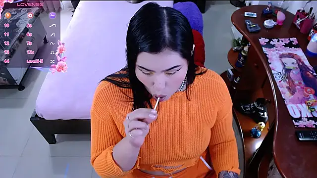 Snapshot of lufek23 chatting on December 25, 8:50 pm lufek23 online show from December 25, 8:50 pm