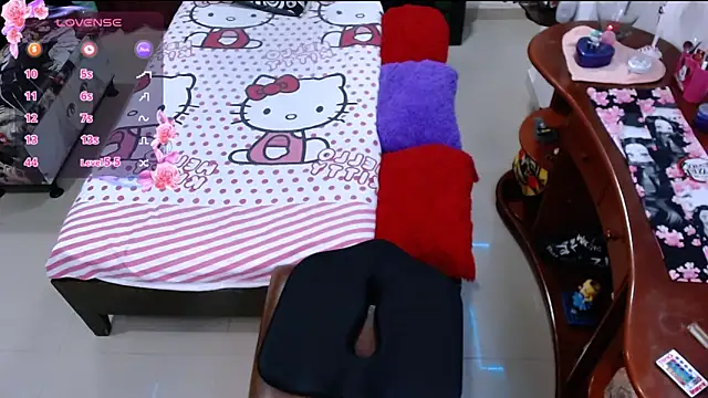 Snapshot of lufek23 chatting on February 19, 12:35 am lufek23 online show from February 19, 12:35 am