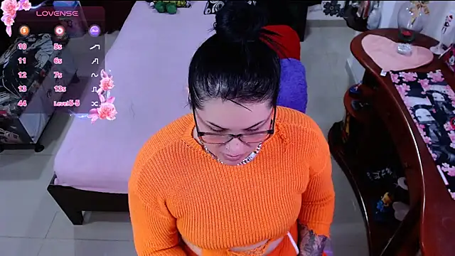 Snapshot of lufek23 chatting on March 3, 1:21 am lufek23 online show from March 3, 1:21 am