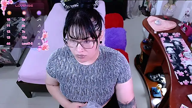 Snapshot of lufek23 chatting on March 6, 8:48 pm lufek23 online show from March 6, 8:48 pm