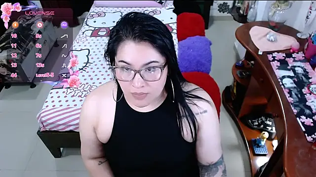 Snapshot of lufek23 chatting on March 13, 12:05 am lufek23 online show from March 13, 12:05 am